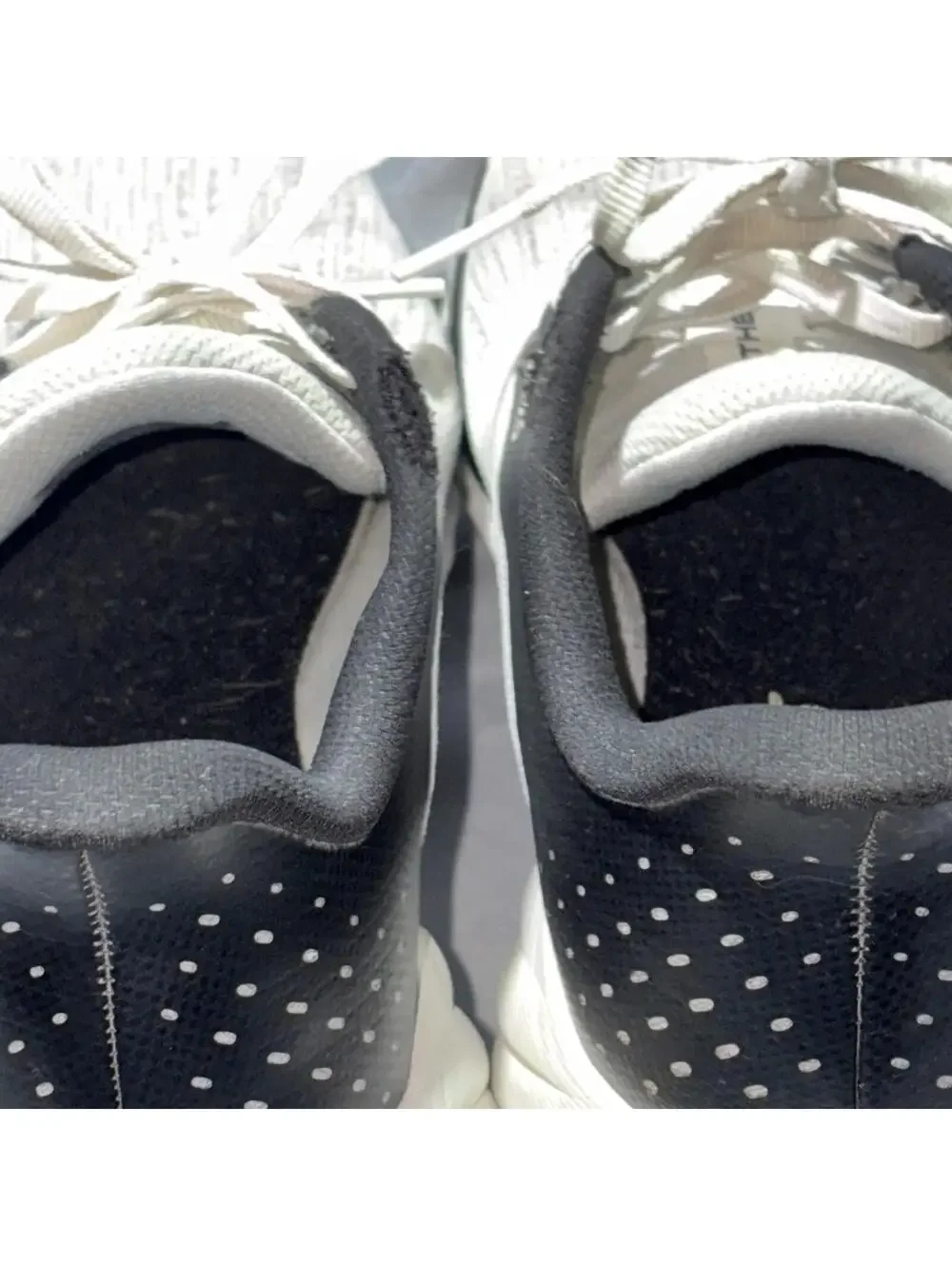 Brooks Anthem 7 Sneaker Men's Size 8.5B 8.5 B White Black Running Shoes